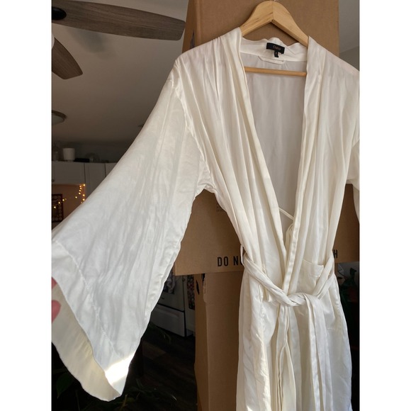 Quince 100% Silk White Kimono Robe Small Luxury Glam Bridal Femme Sleek Spa Luxe - Picture 2 of 7